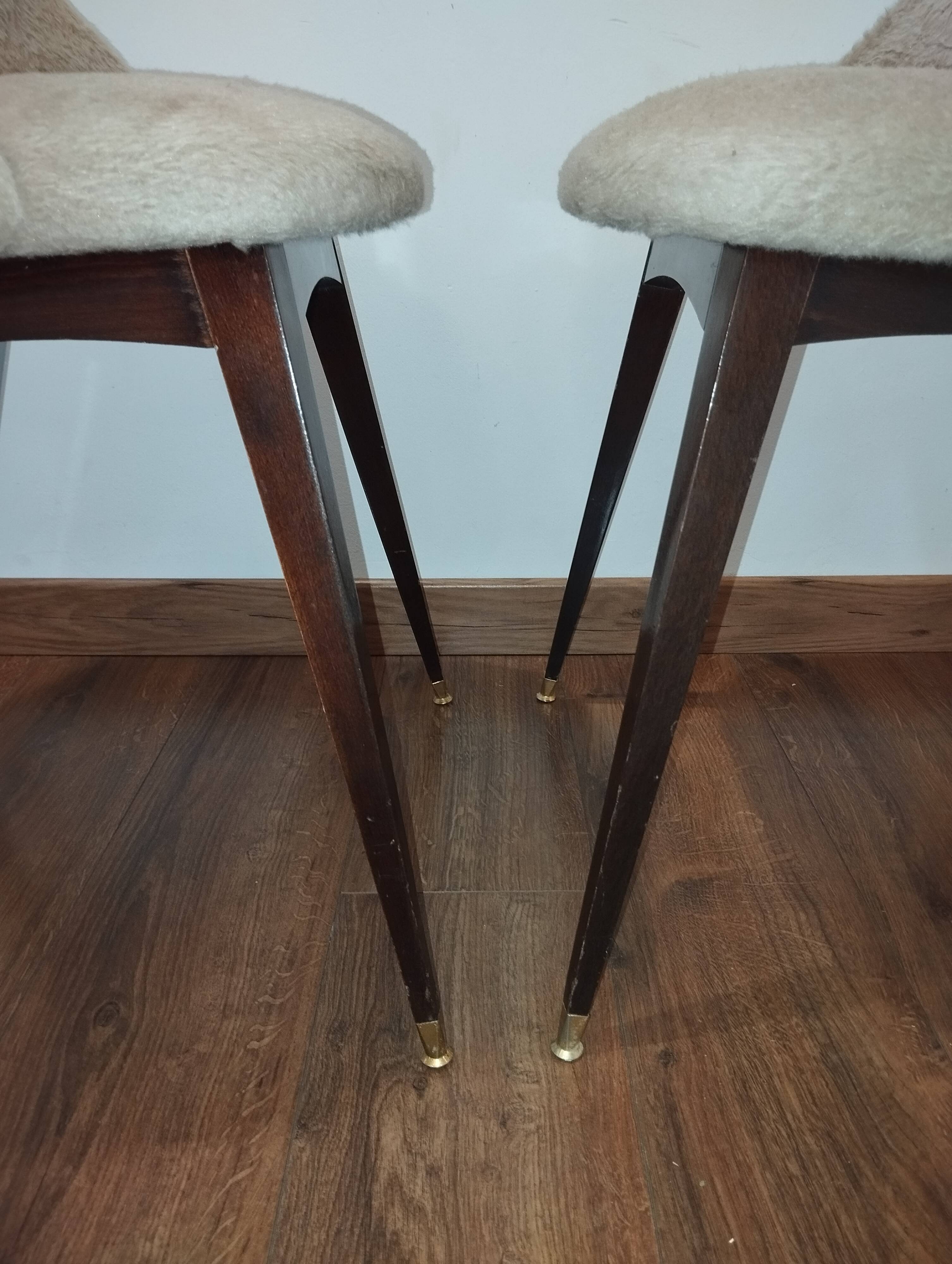 Beige vintage shaggy chairs