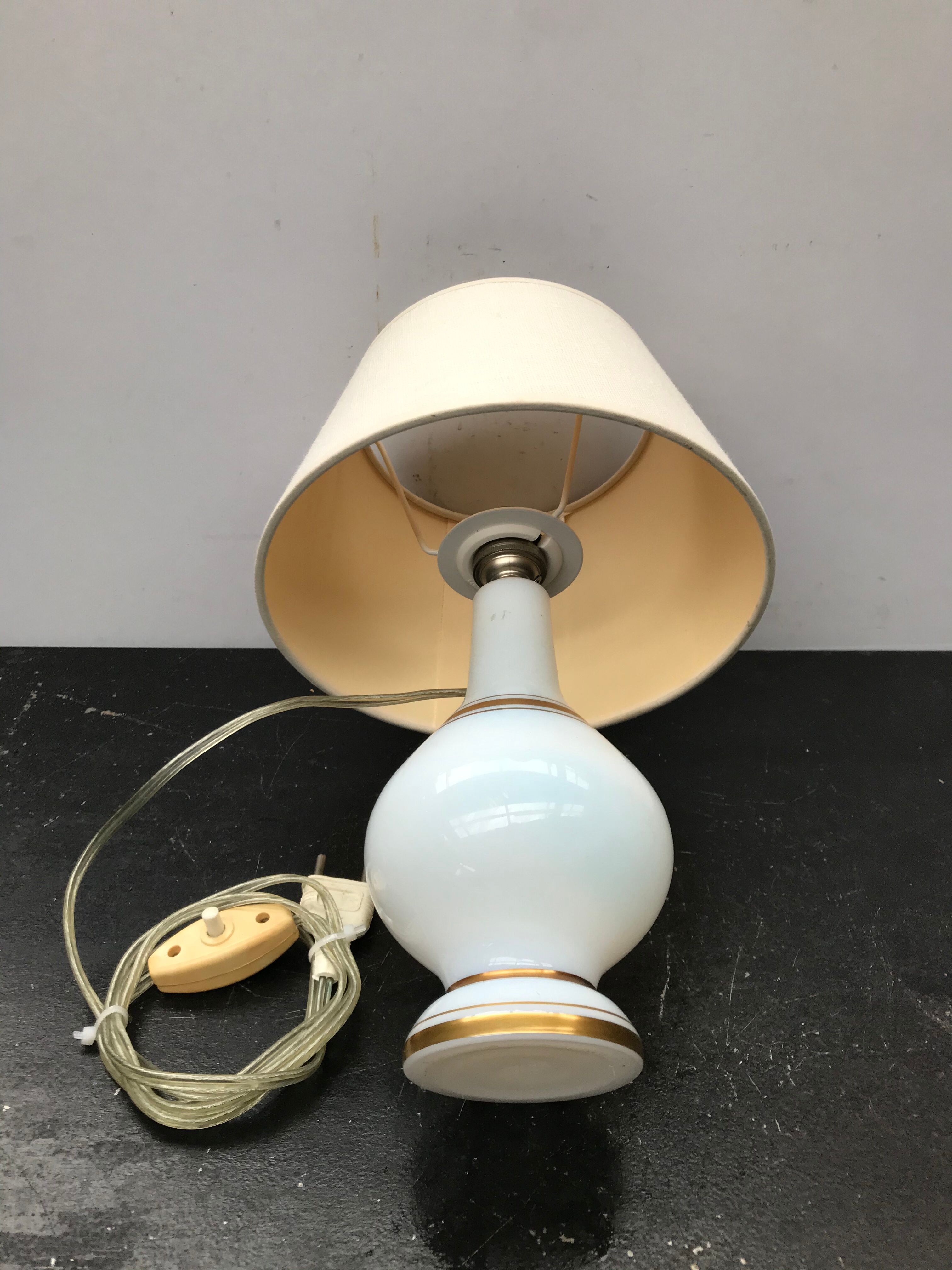 Former opaline white lamp