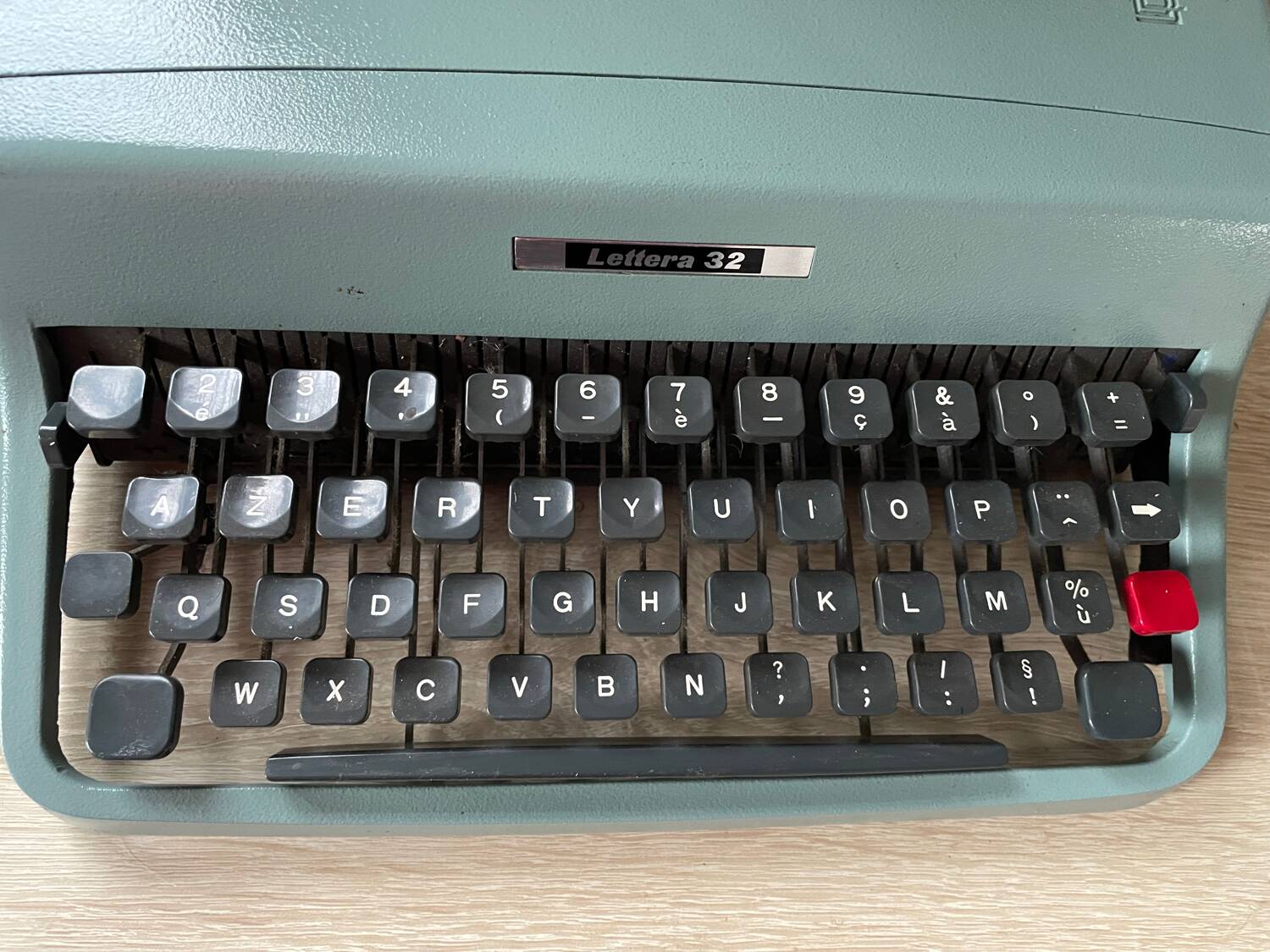 Olivetti lettera 32 typewriter