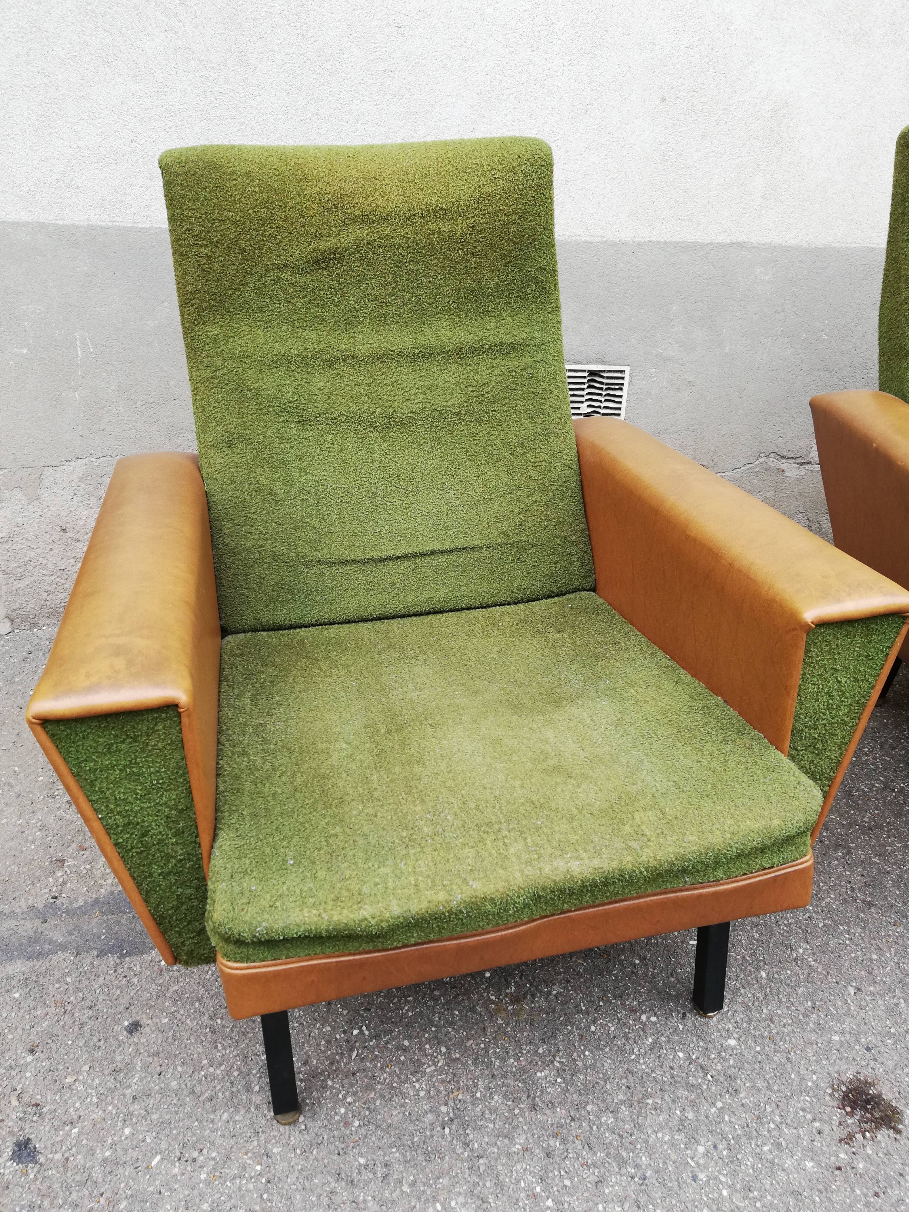 Paire de fauteuils vintage verts et skai marron