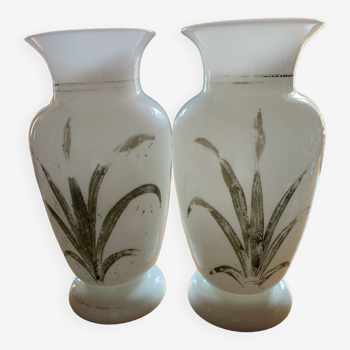 Paire de vases anciens en opaline