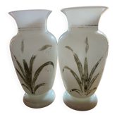 Paire de vases anciens en opaline