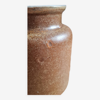 Stoneware pot