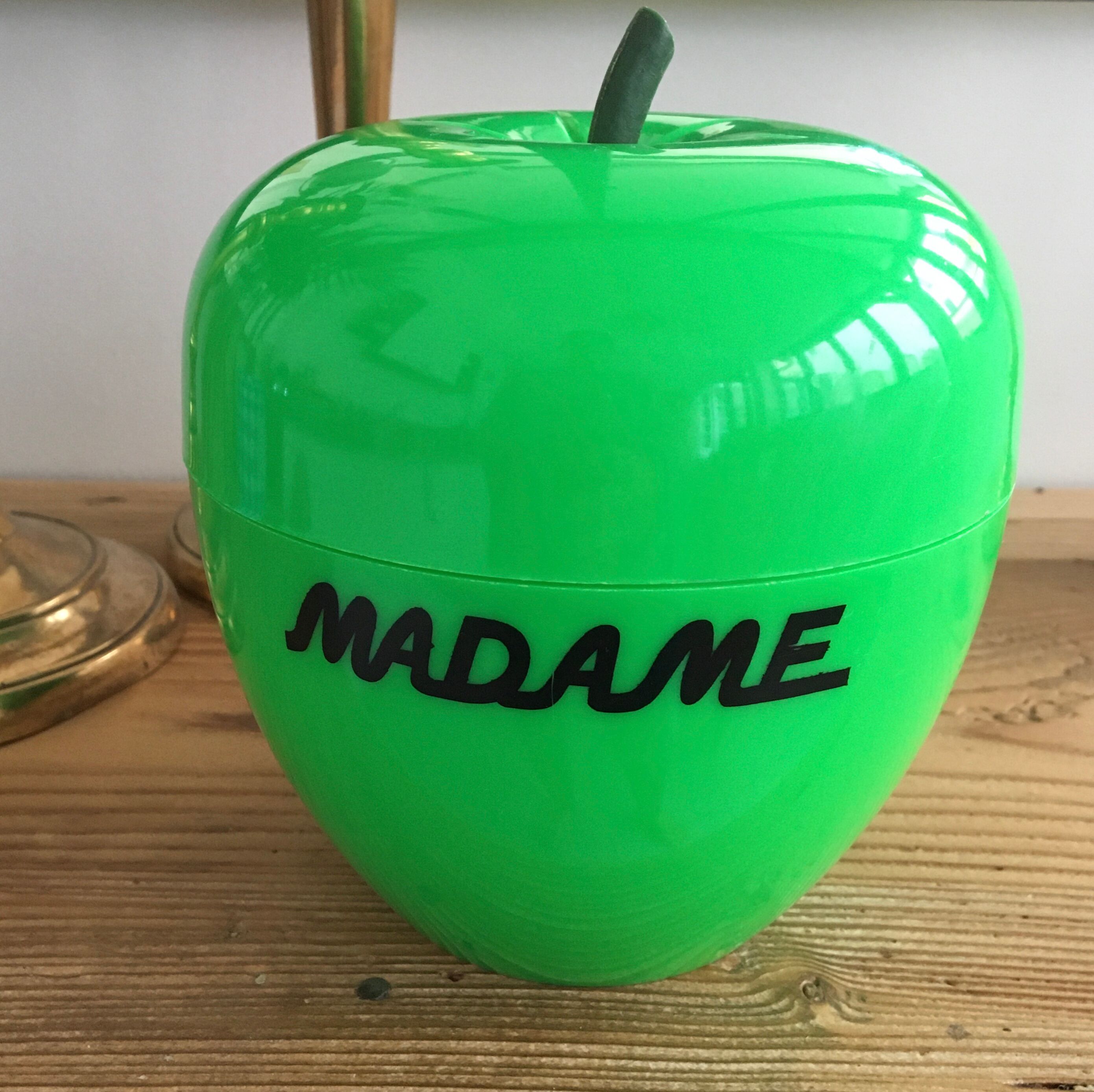 Green apple bucket with glazes
