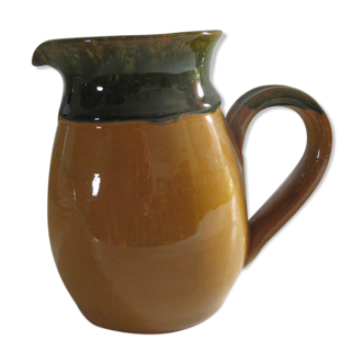 Terracotta pitcher, bicolor yellow and green