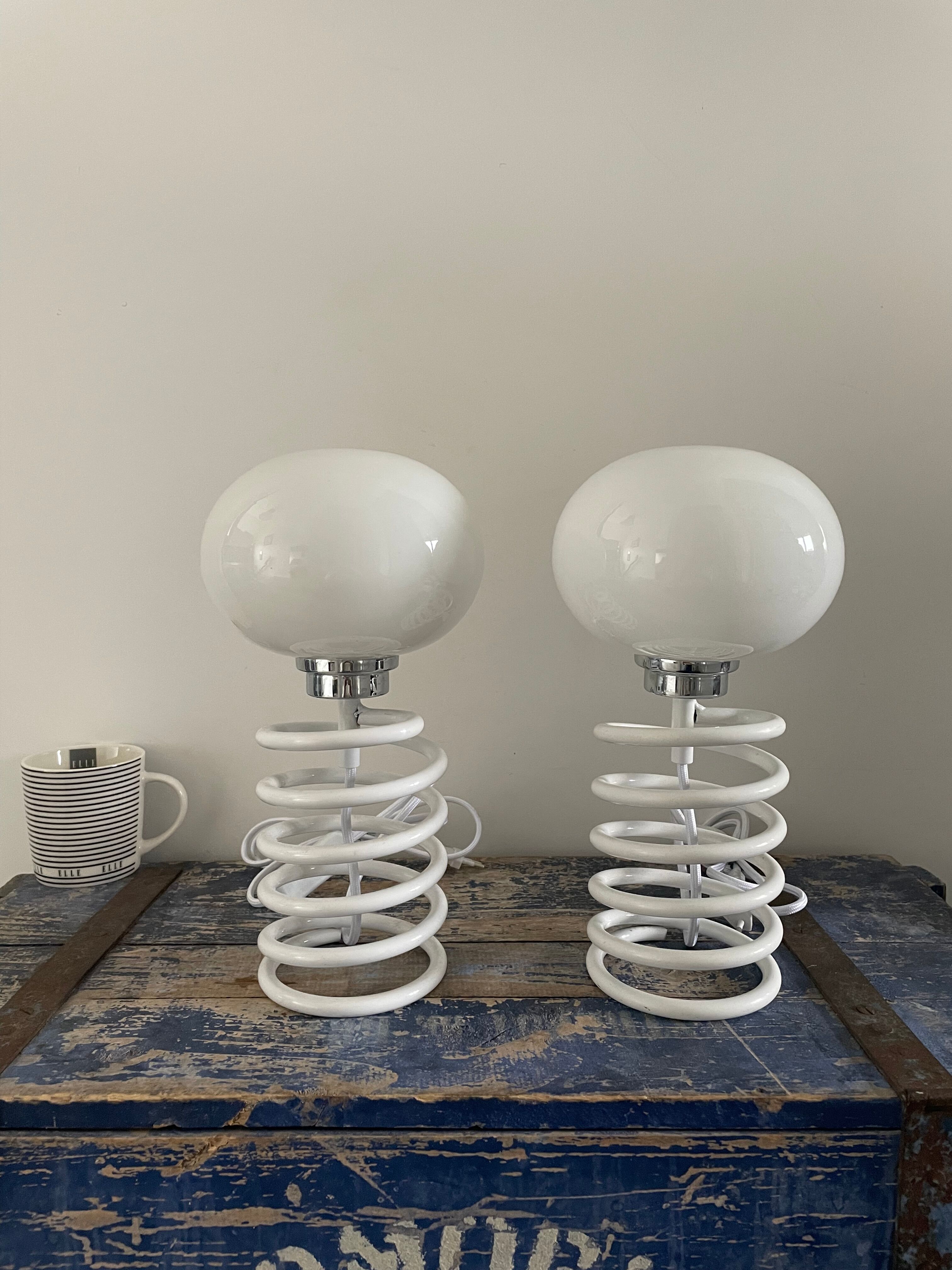 Set of two lamps spring vintage oval globes