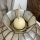Suspension vintage en nacre et laiton