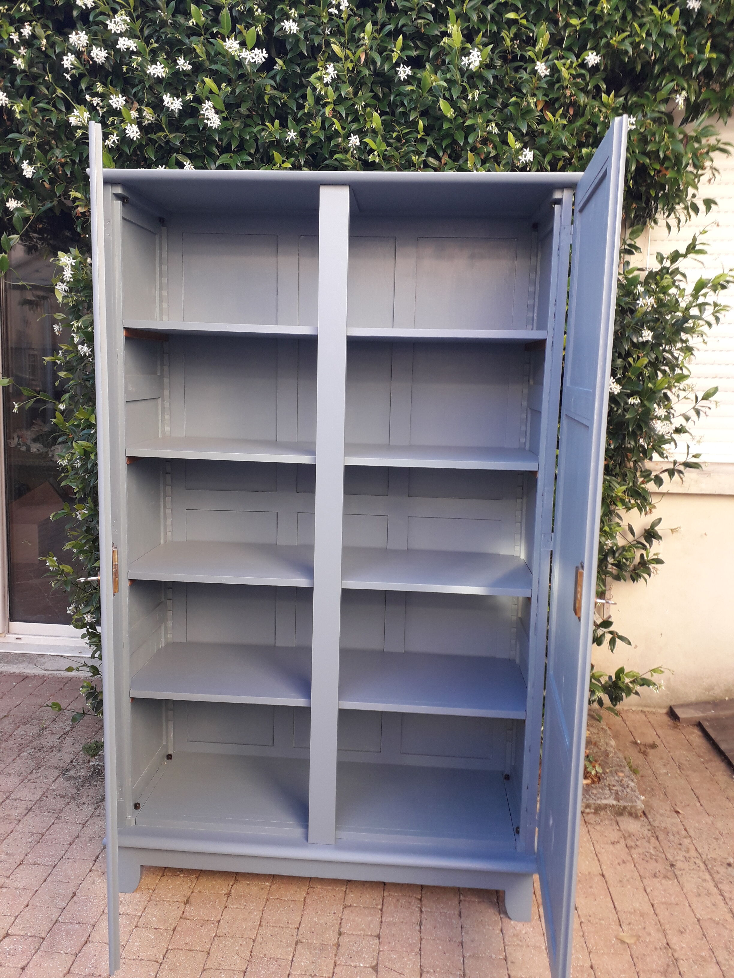 Armoire vintage