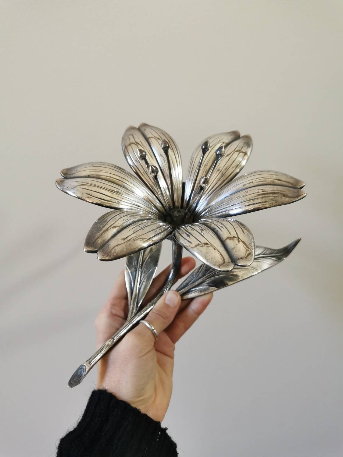 Vintage ashtray flower in silver metal