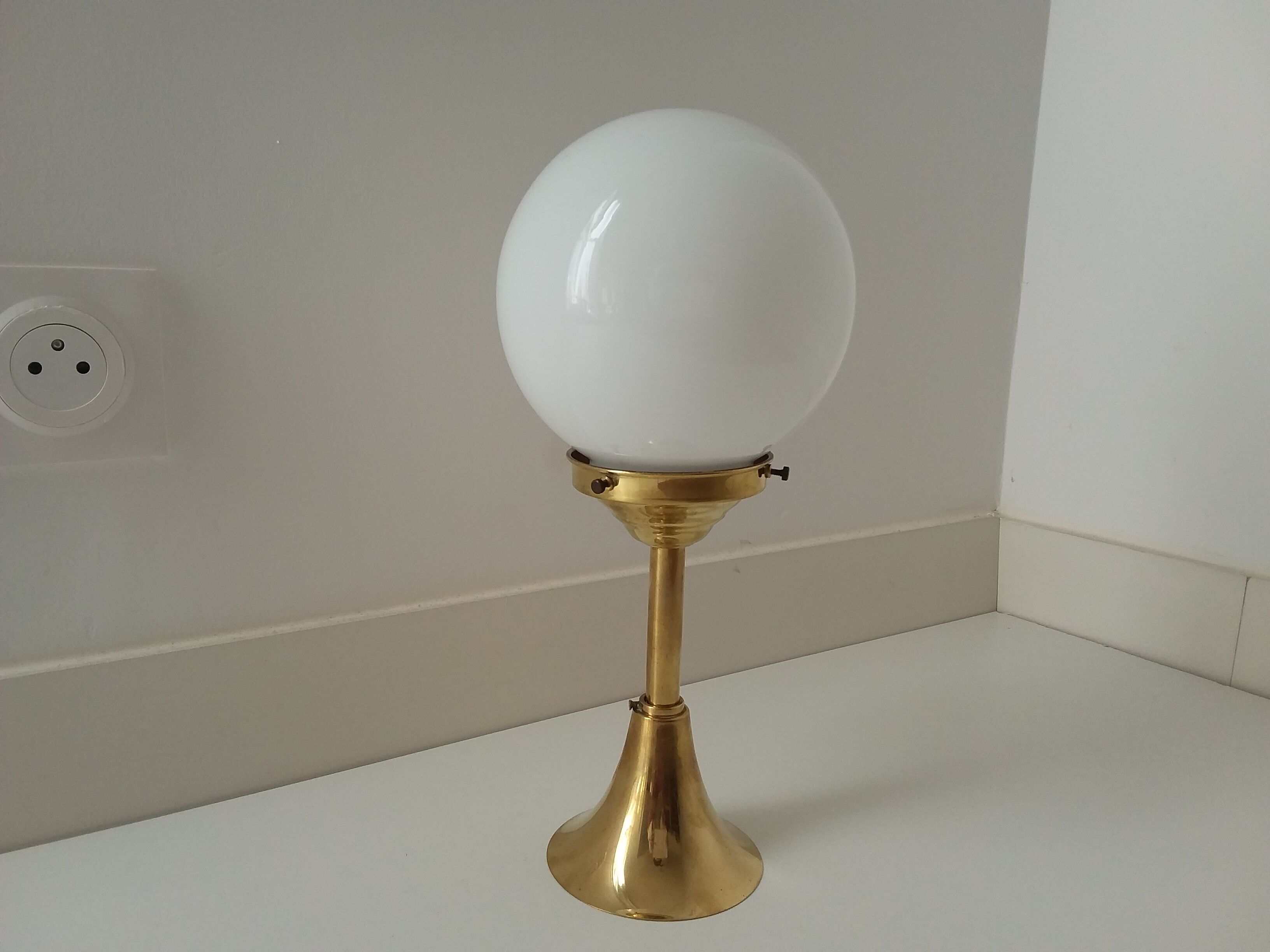 Suspension opaline