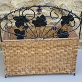 Wicker planter holder