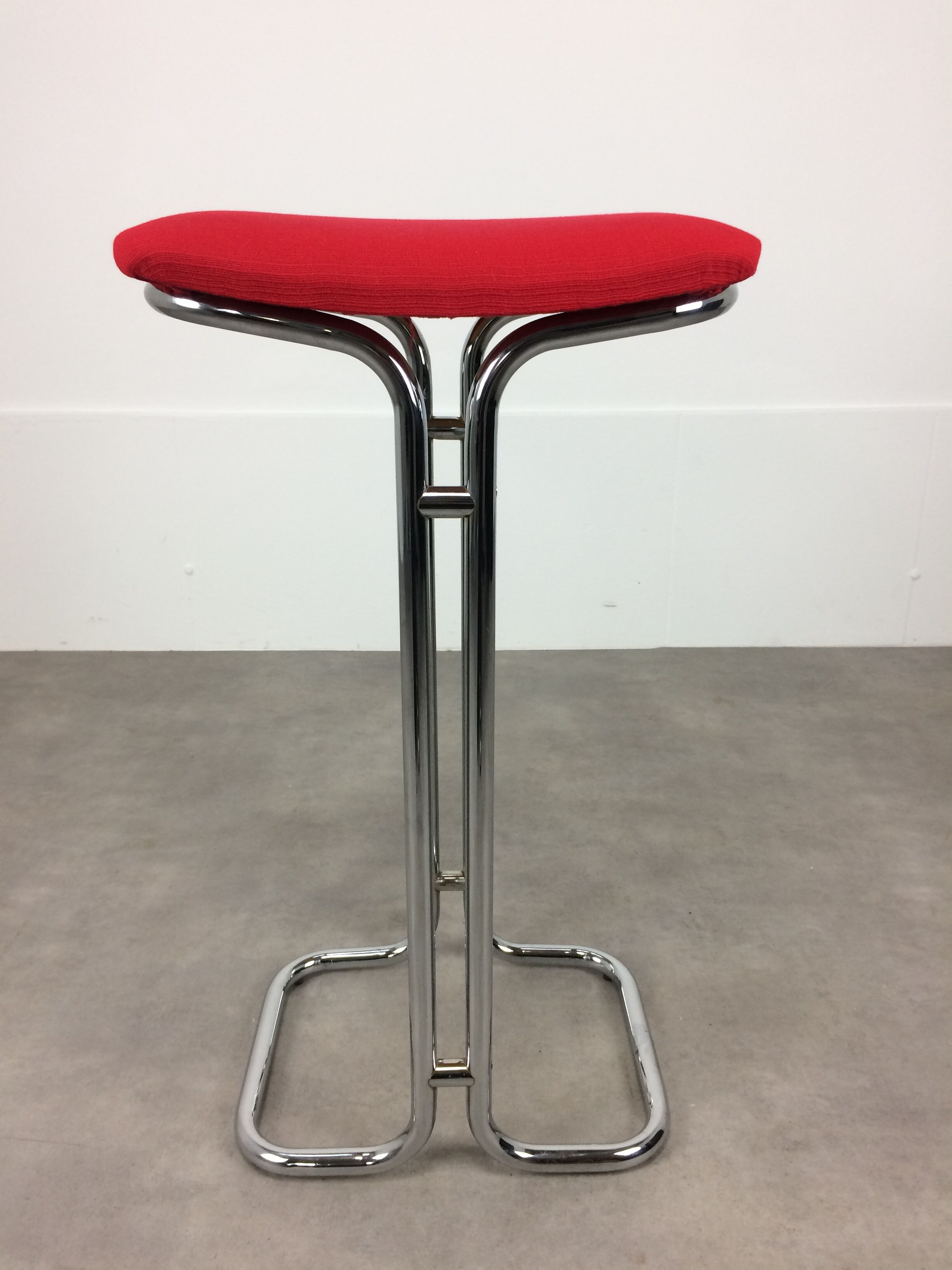 Bar stool 70's chrome and red fabric