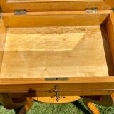 Table à ouvrages en loupe de frêne époque Charles X