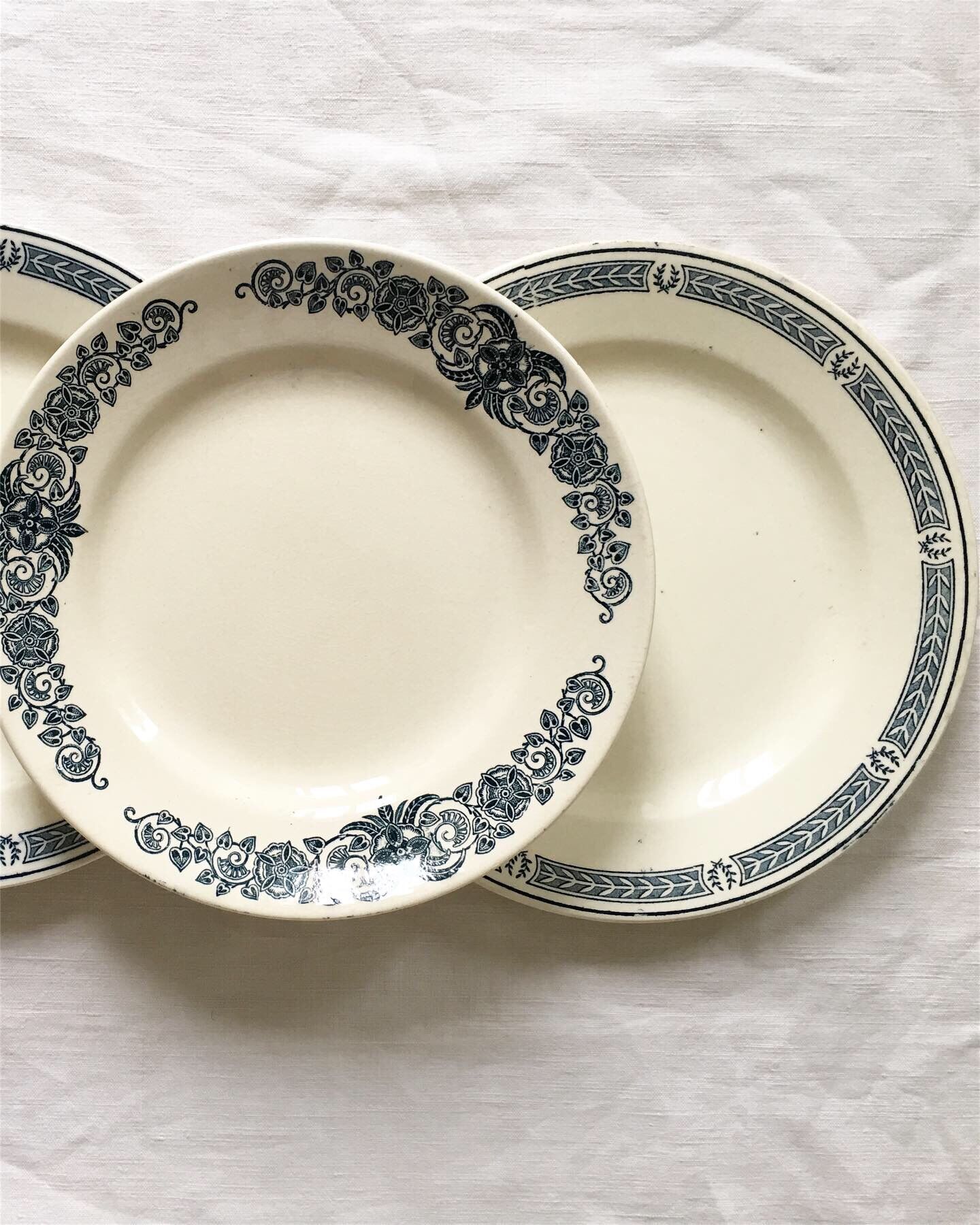 6 flat plates Terre de Fer mismatched