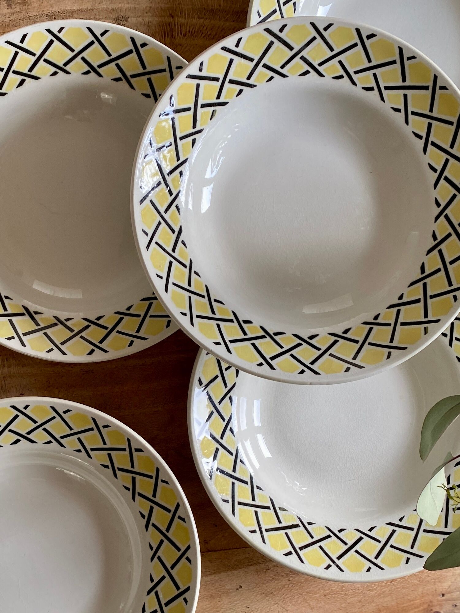 Set of 6 vintage hollow plates with yellow and black décor
