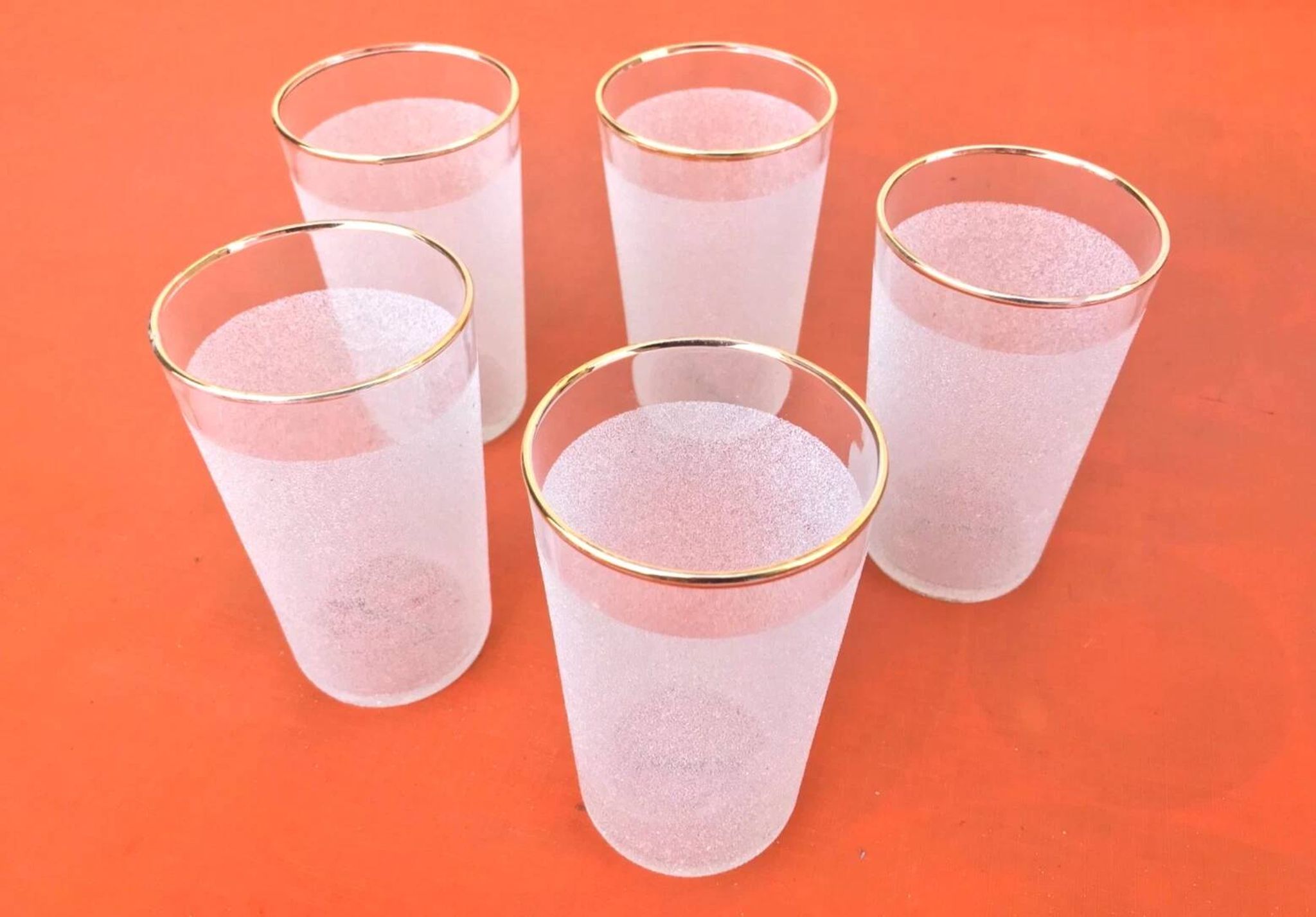 Années 1960  5 verres à orangeade "Grappe d' or"  Verre blanc granité