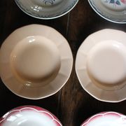 6 assiettes creuses dépareillé Digoin Sarreguemines rouge bleu rose