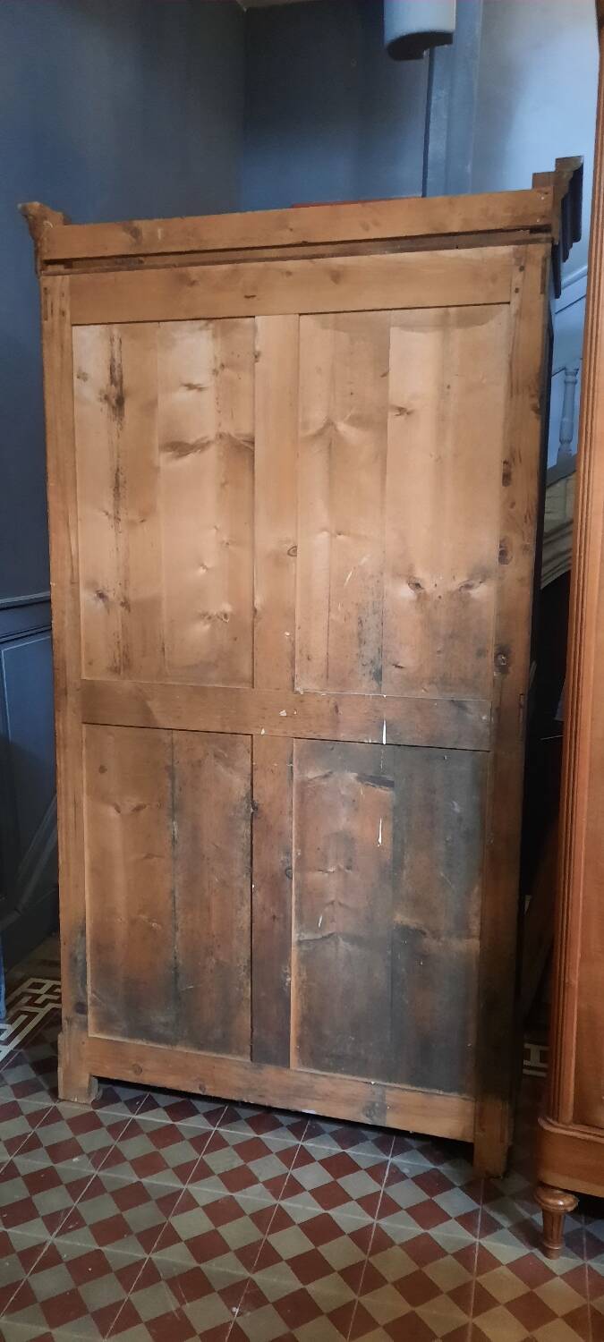 Armoire parisienne