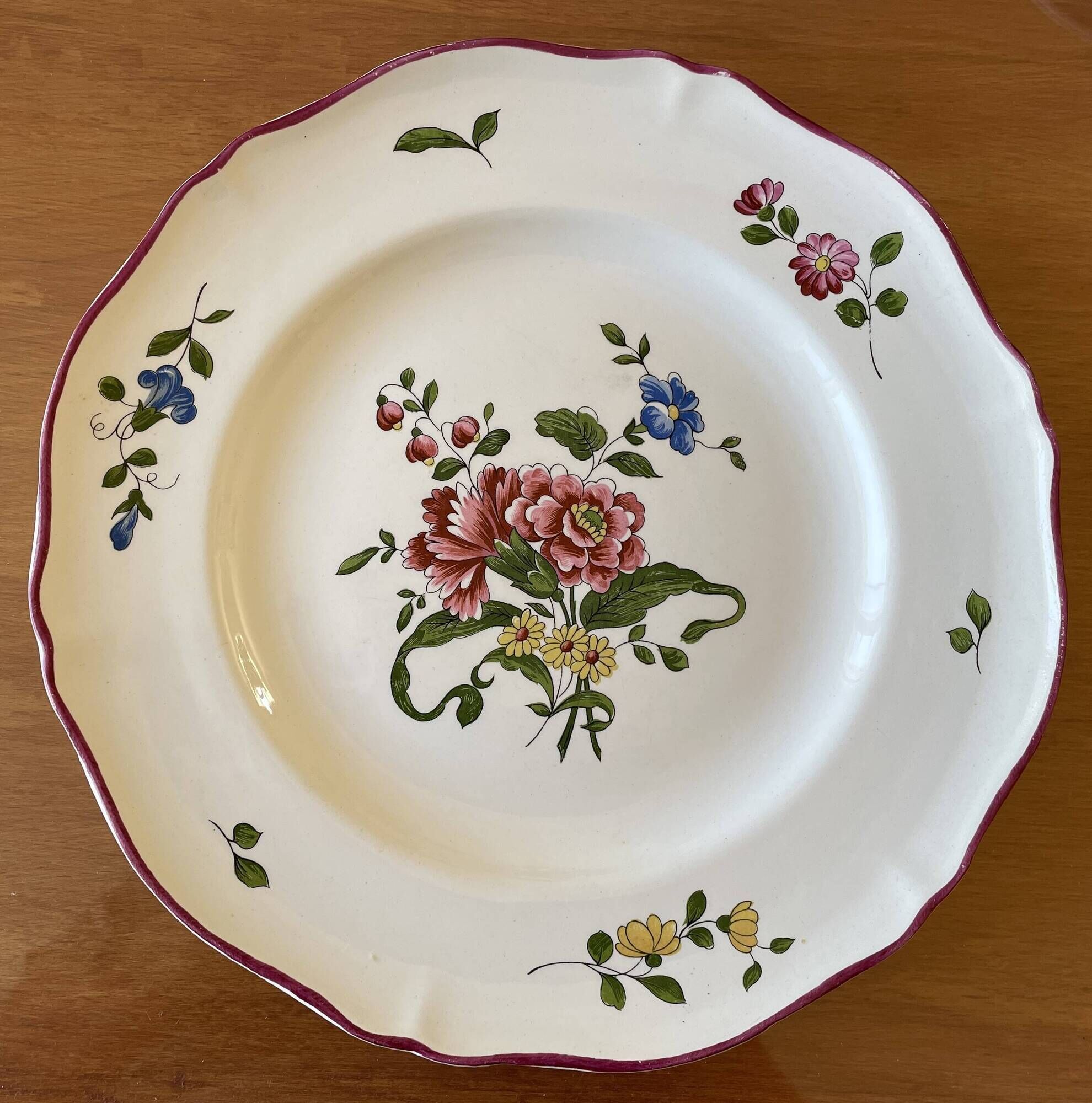 6 large flat antique plates in Saint-Amand earthenware (Nord)