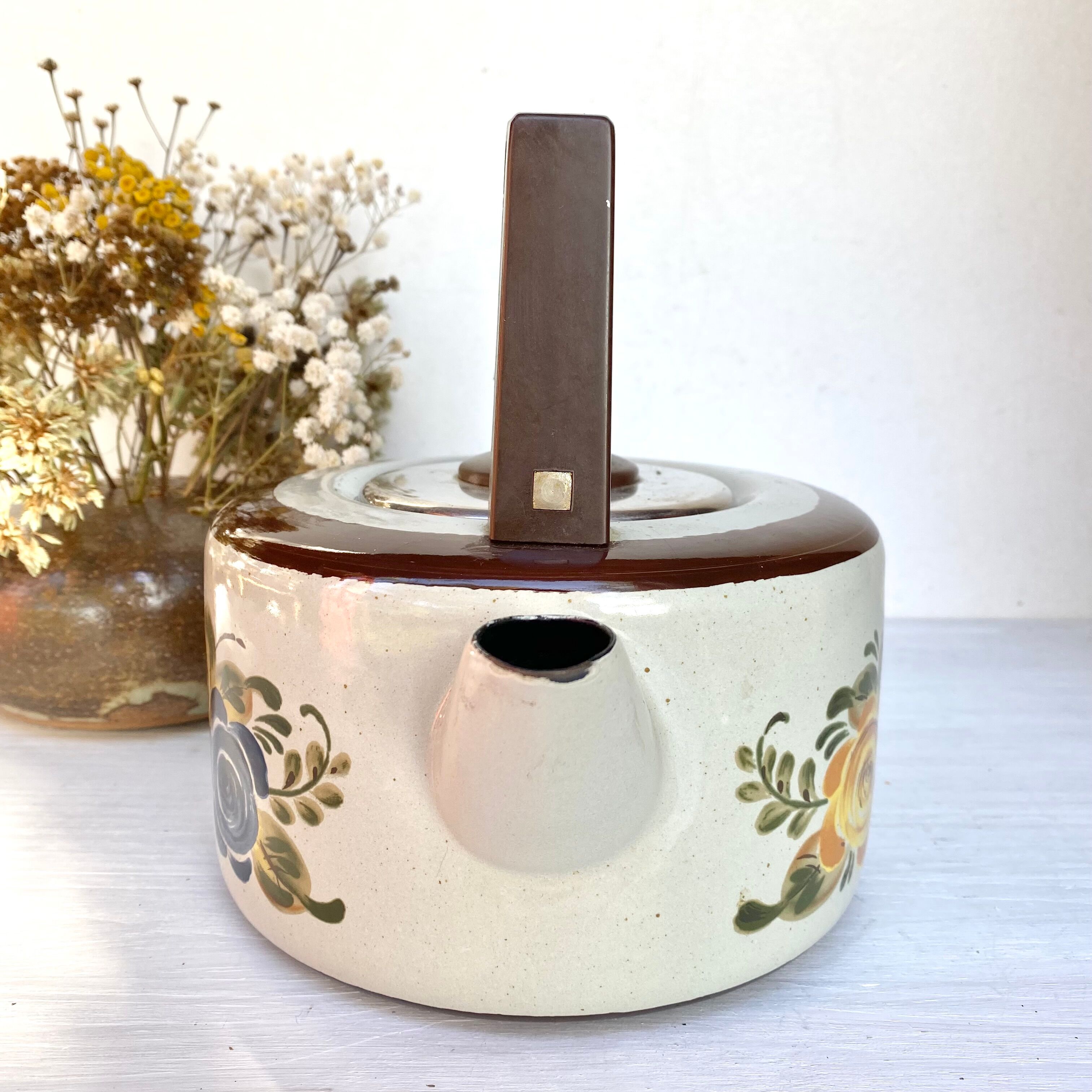 Bouilloire vintage en tôle émaillée Asta