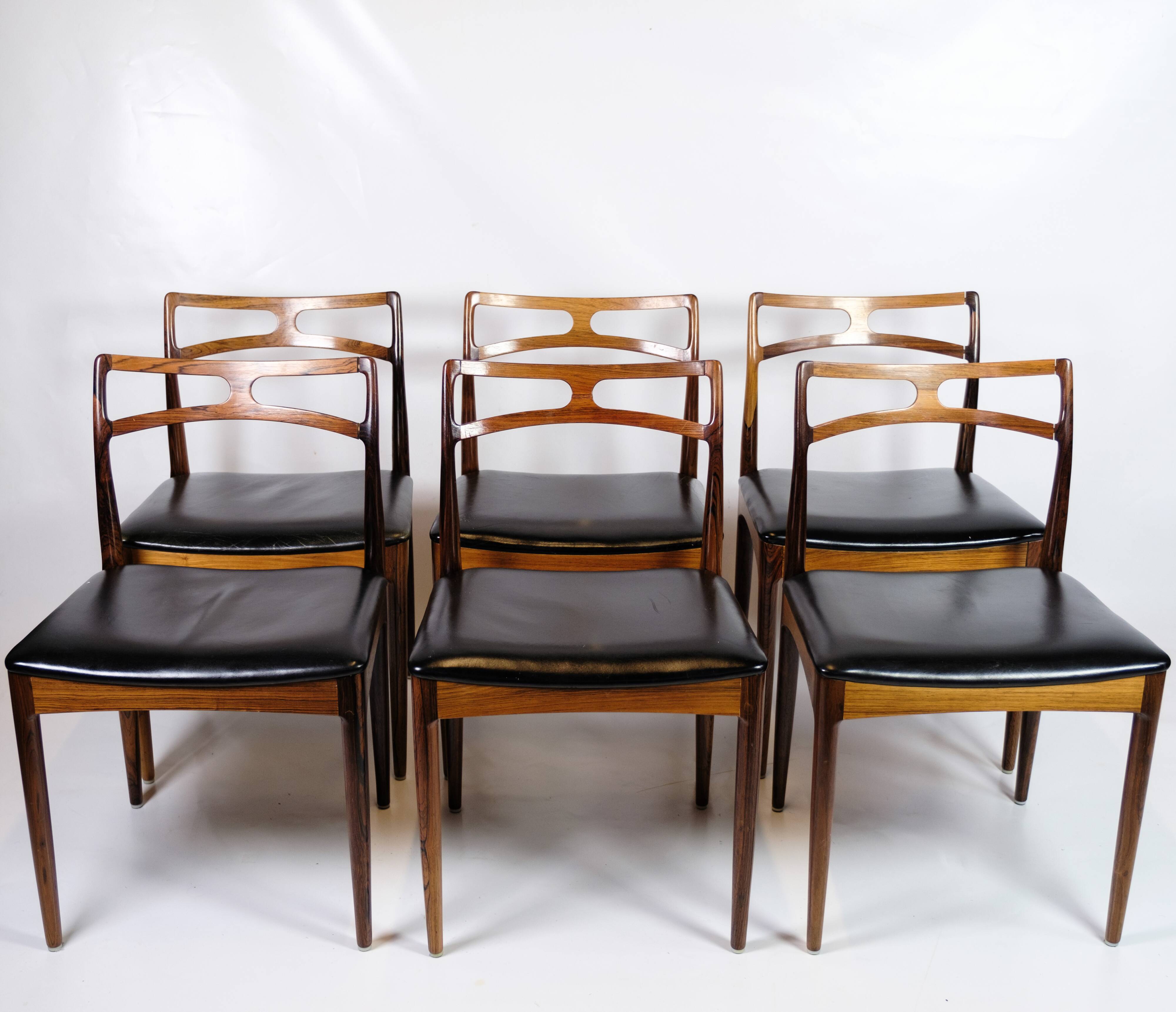 Set of 6 Dining Chairs Model 94 Made In Rosewood With Black Leather Seat By Johannes Andersen
