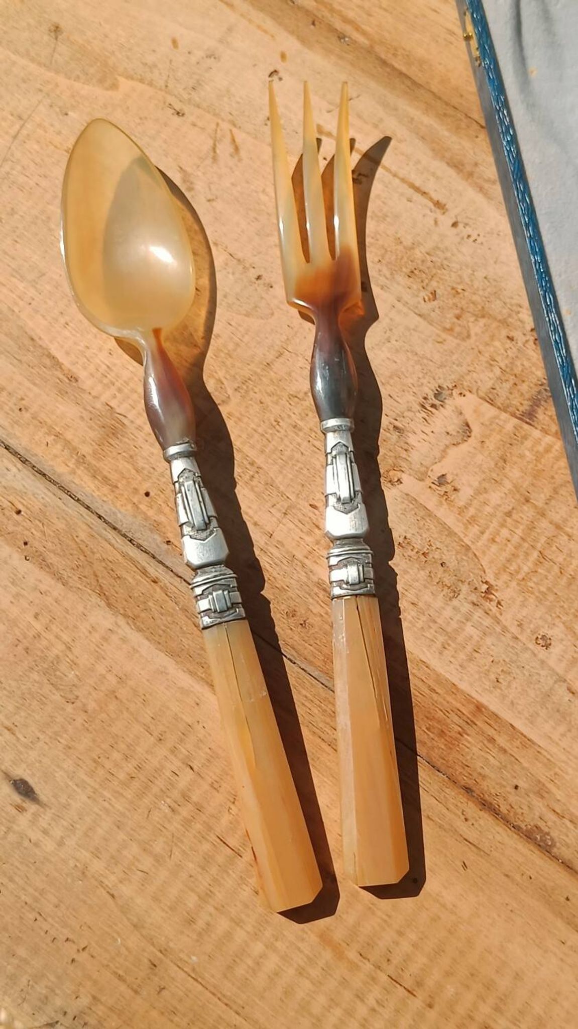 Couverts à salade anciens en corne