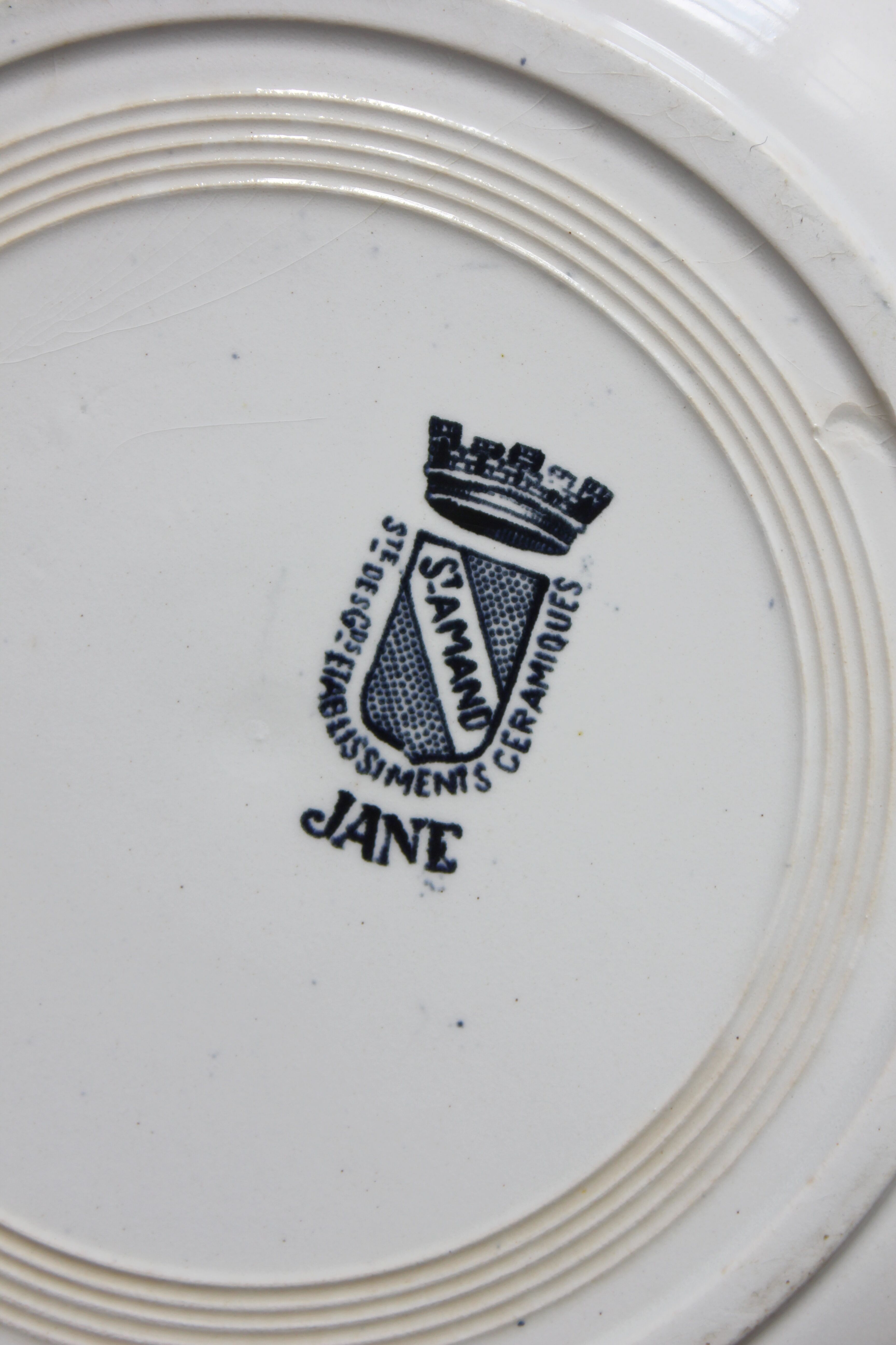 3 flat ironware plates, "Jane" model, Saint Amand