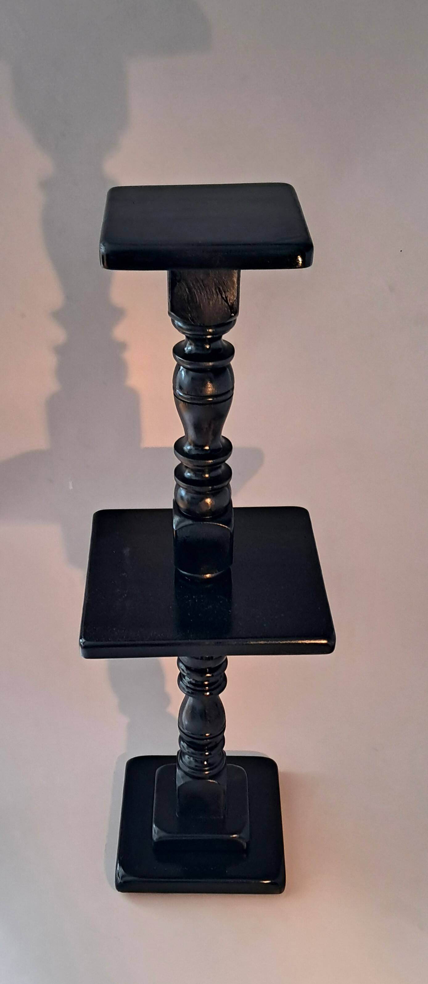Column in blackened oak with two shelves.