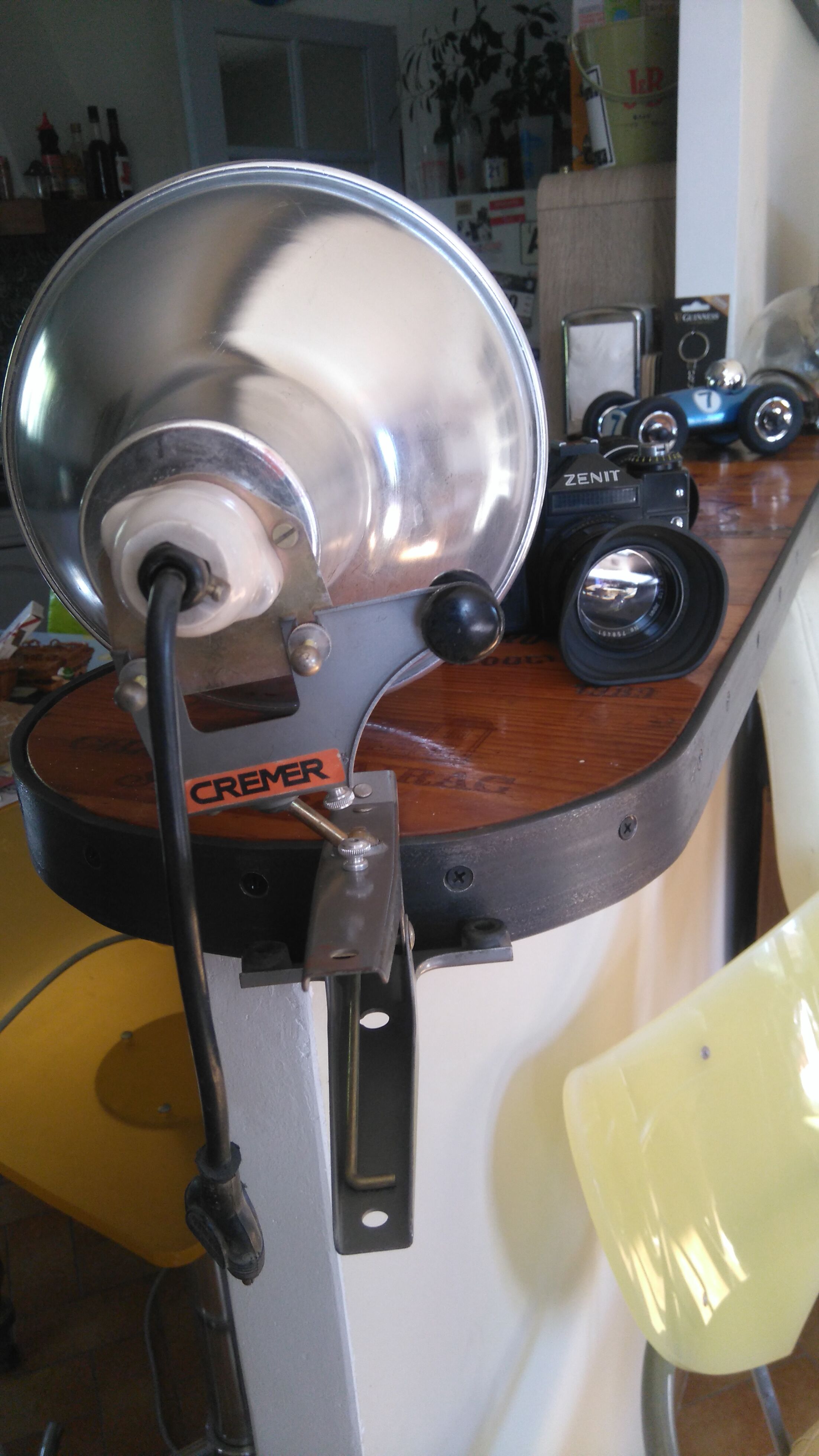 Photographer cremer clip projector