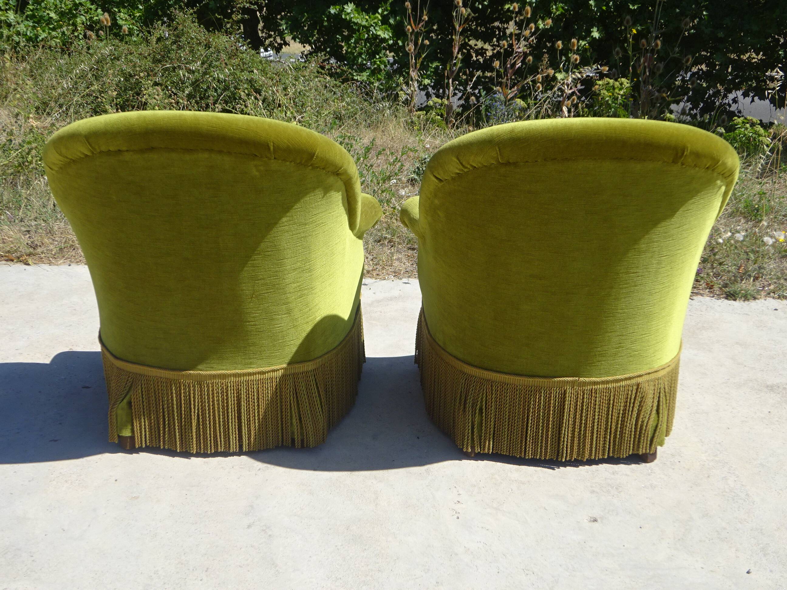 Paire de fauteuils crapauds en velours vert