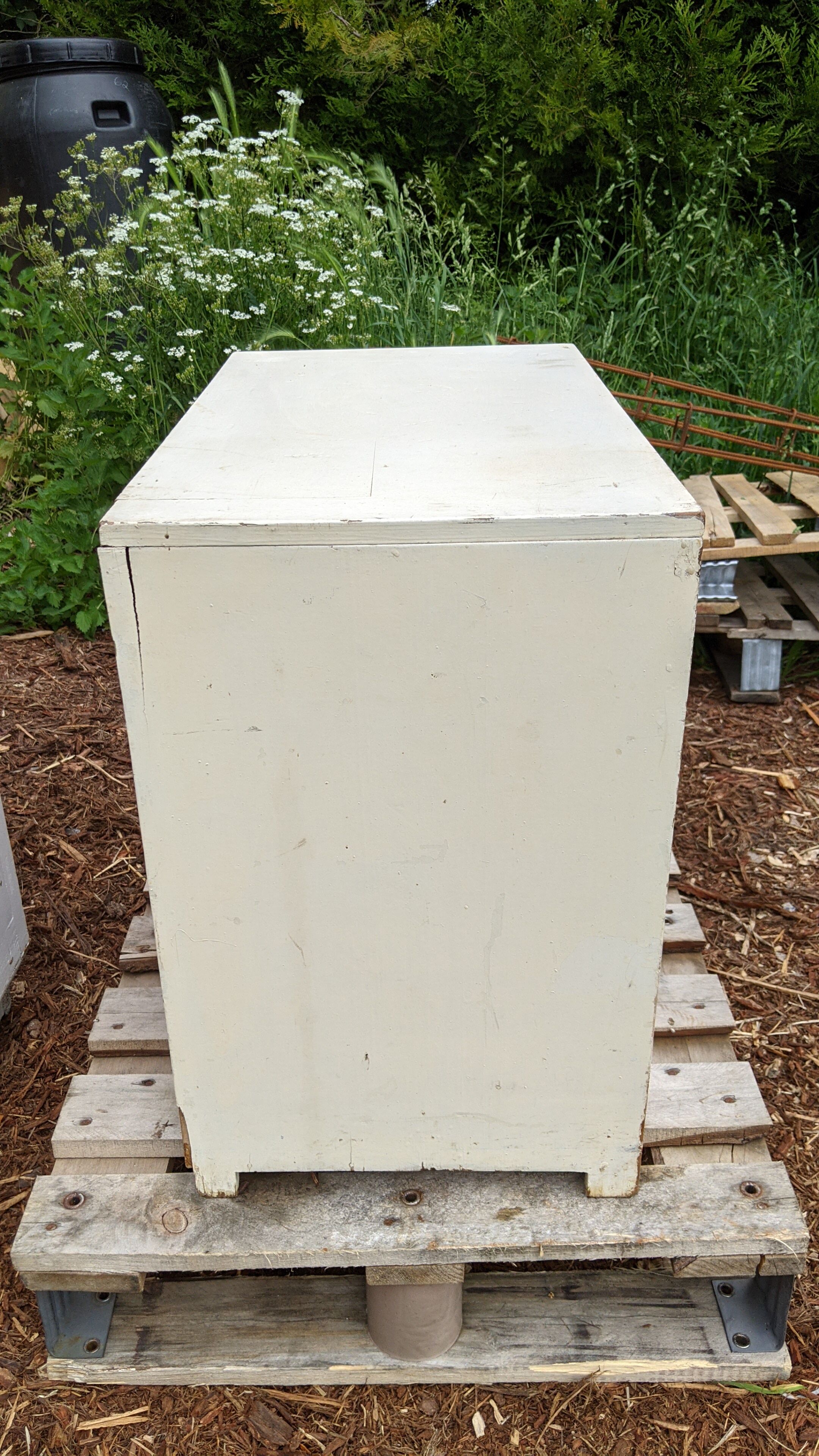 Kitchen or bathroom cabinet
