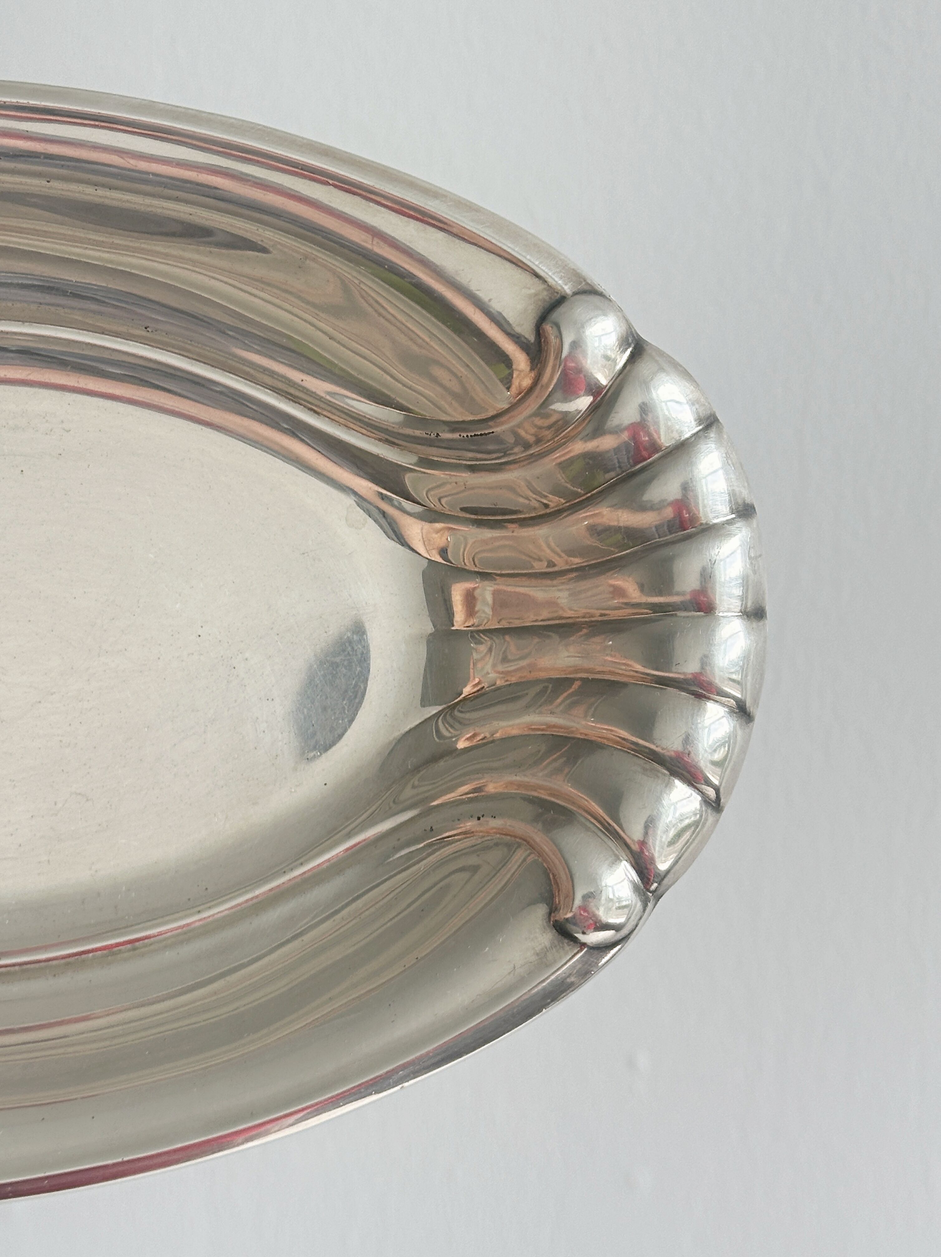 Light silver metal bread basket