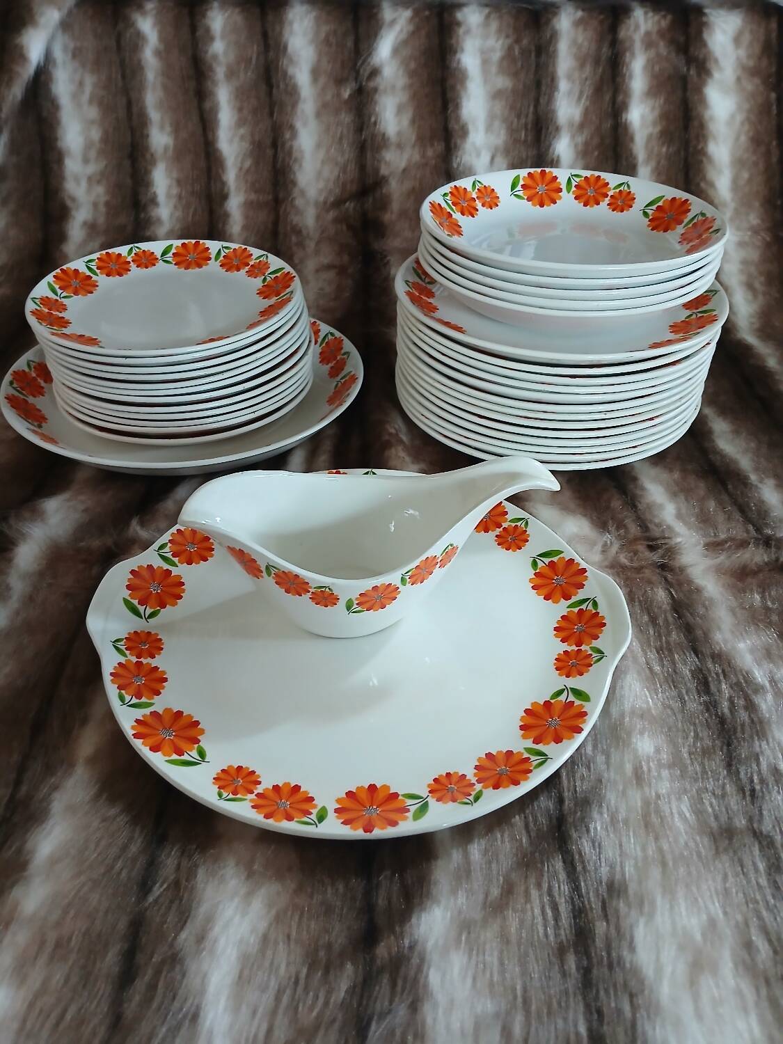 12 vintage dessert plates Moulin des Loups