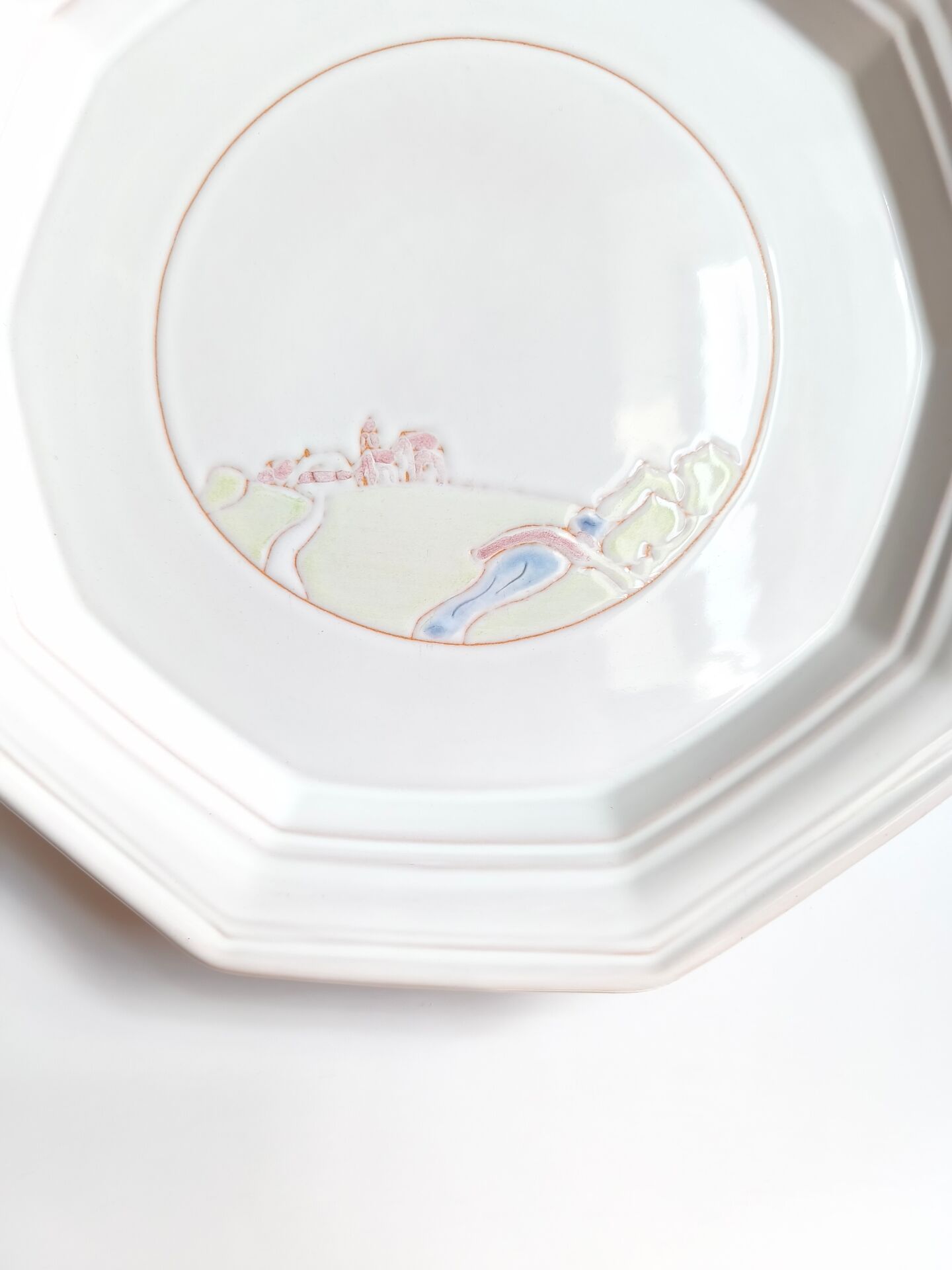Round vintage Niderviller plate with a country decor.