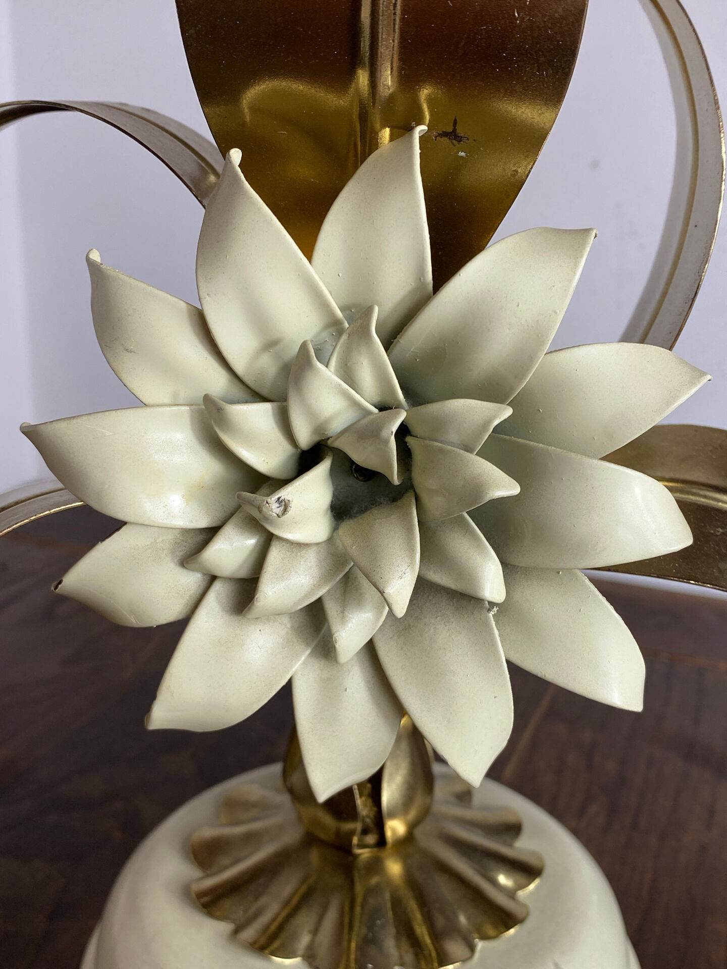 Lampe en laiton, métal et nacre