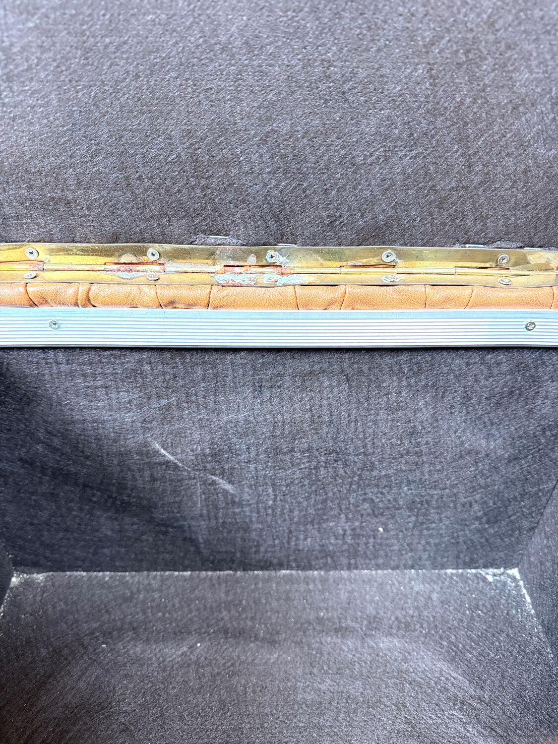 Storage pouffe in the "De Sede" style.