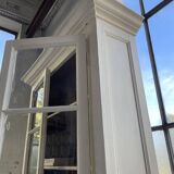 XL display case with white patina