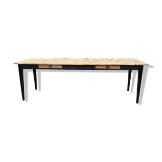 Estaminet table