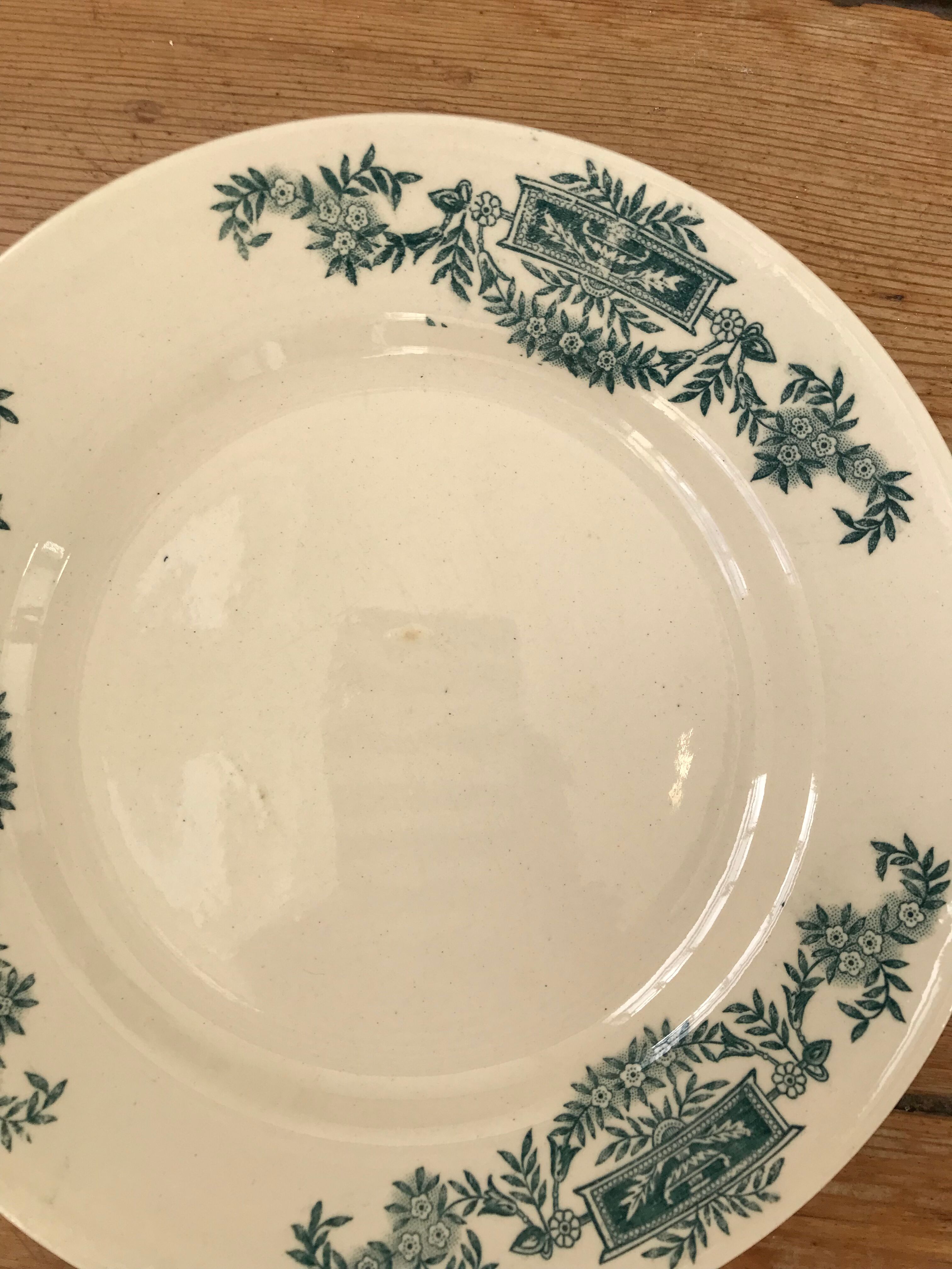 Series of 2 old flat plates "Longchamp"