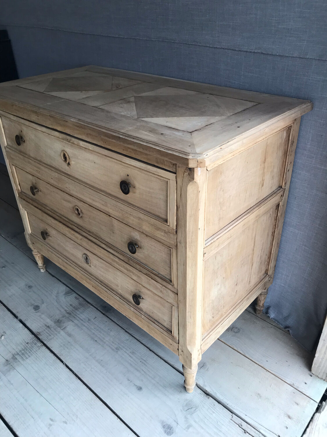 Chest of drawers