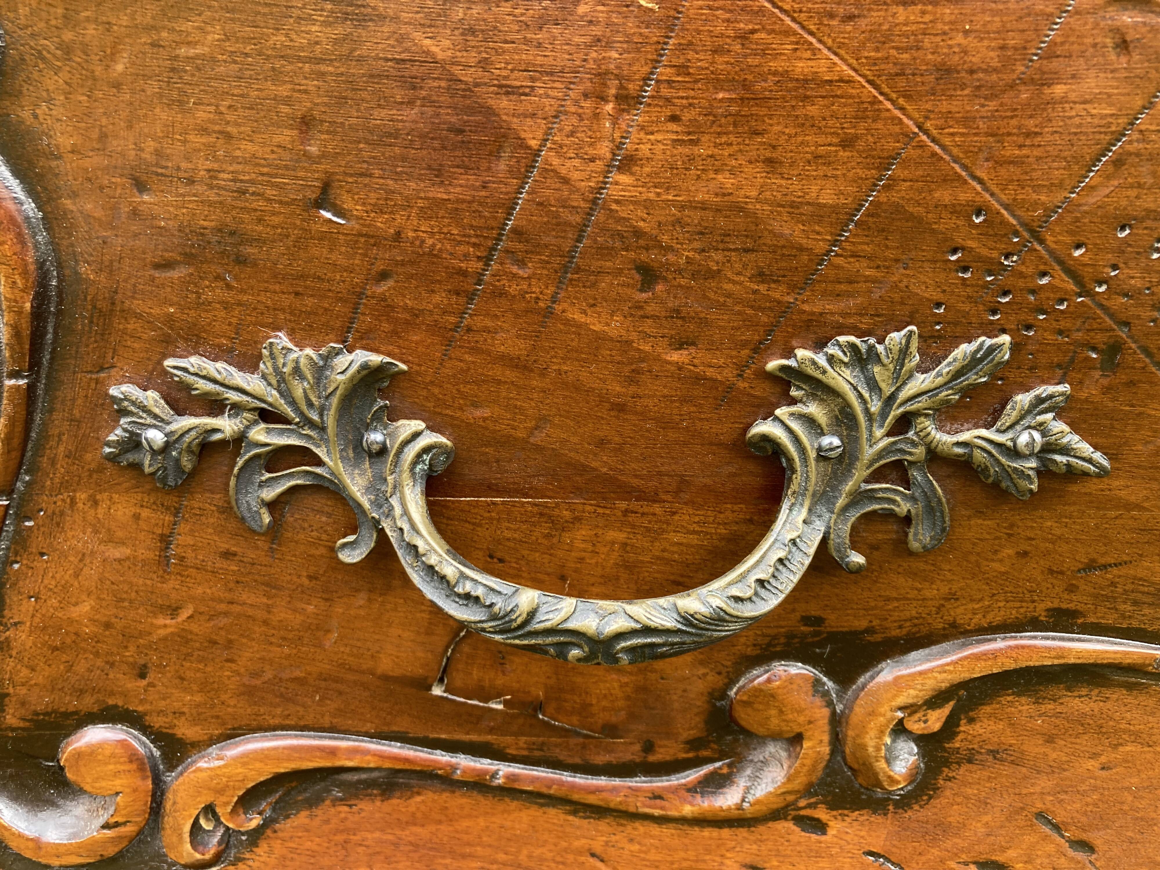 Louis XV style chest of drawers with four drawers
