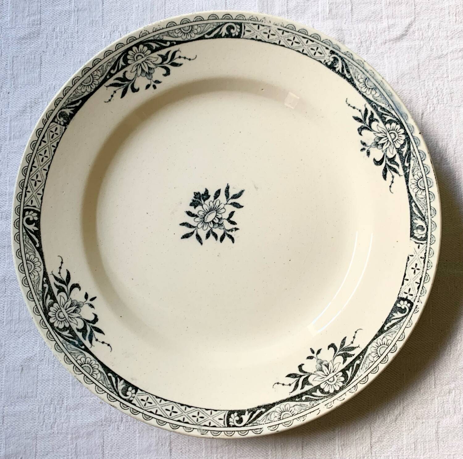 Longchamp terre de fer plates lily decor