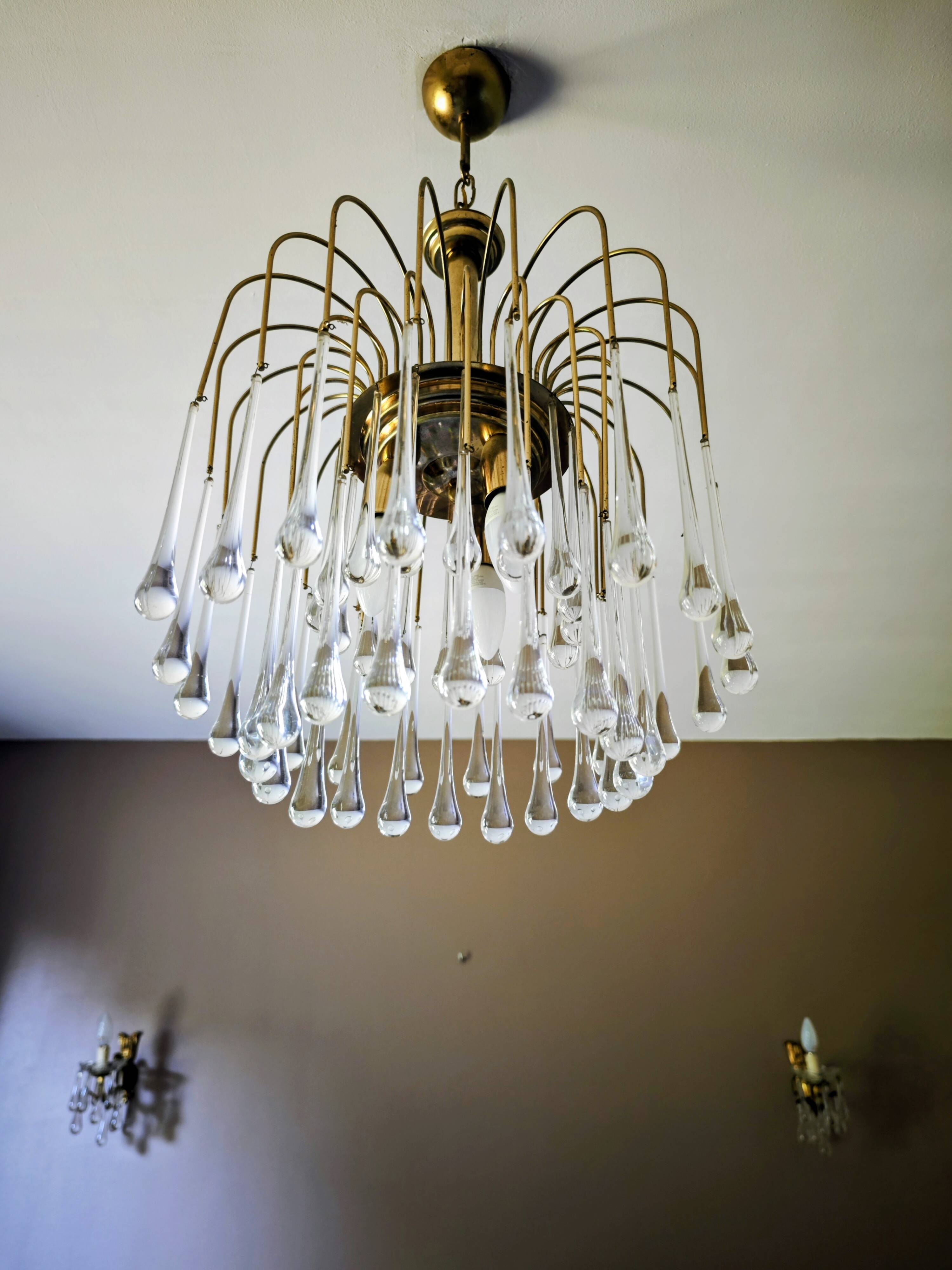 Vintage Italian cascade chandelier from the 1970s.