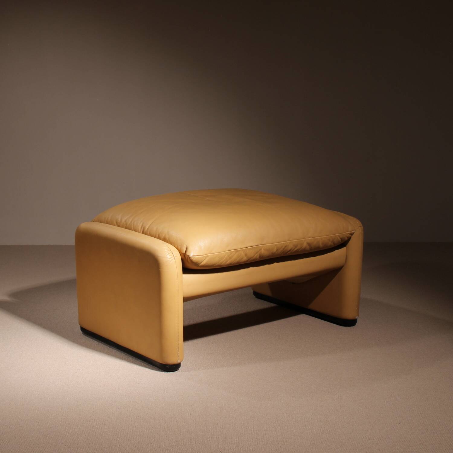 Leather Ottoman ‚Maralunga‘ by Vico Magistretti for Cassina | Italy 1973