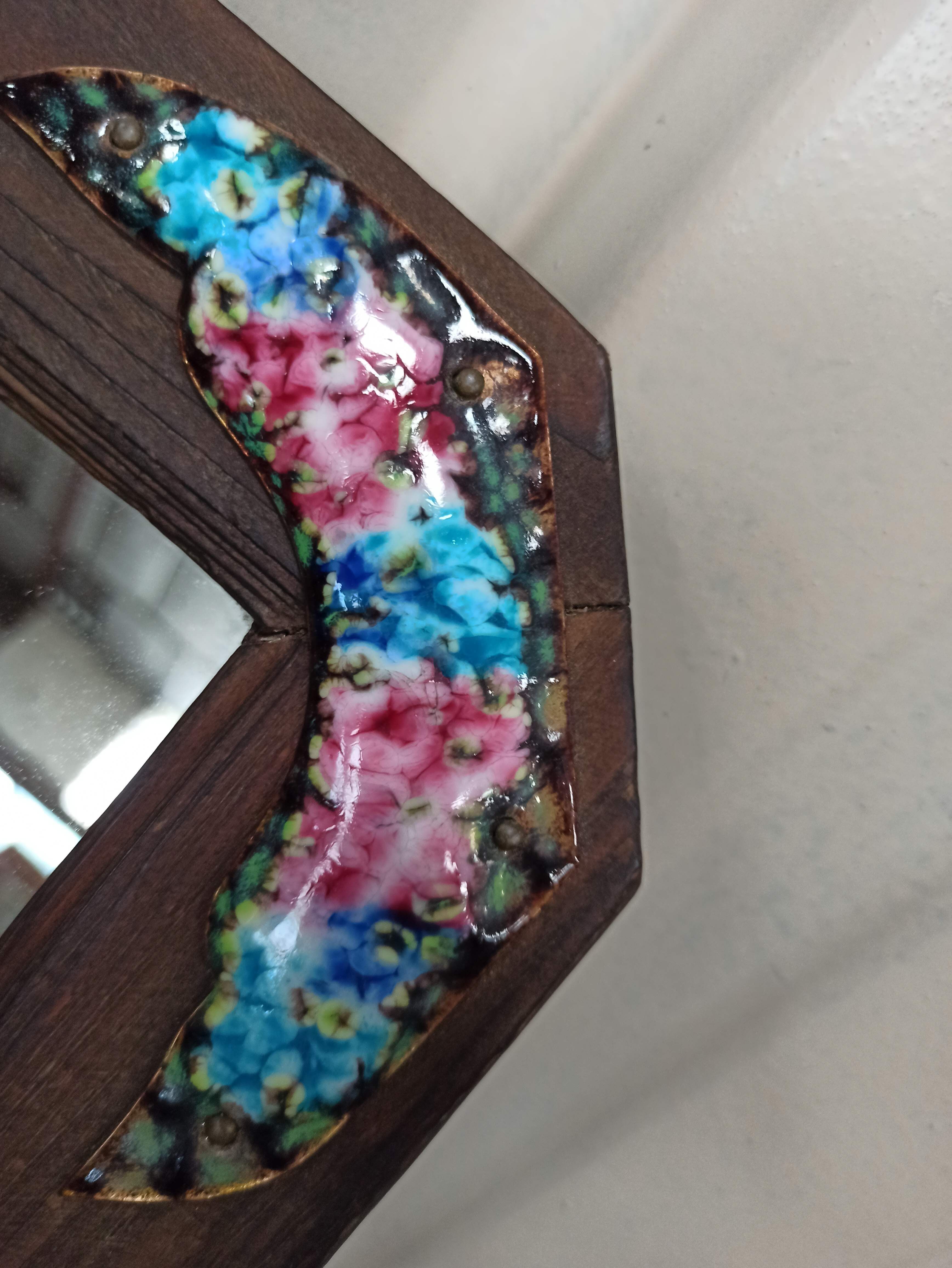 Wooden mirror and enamel enamelled plates