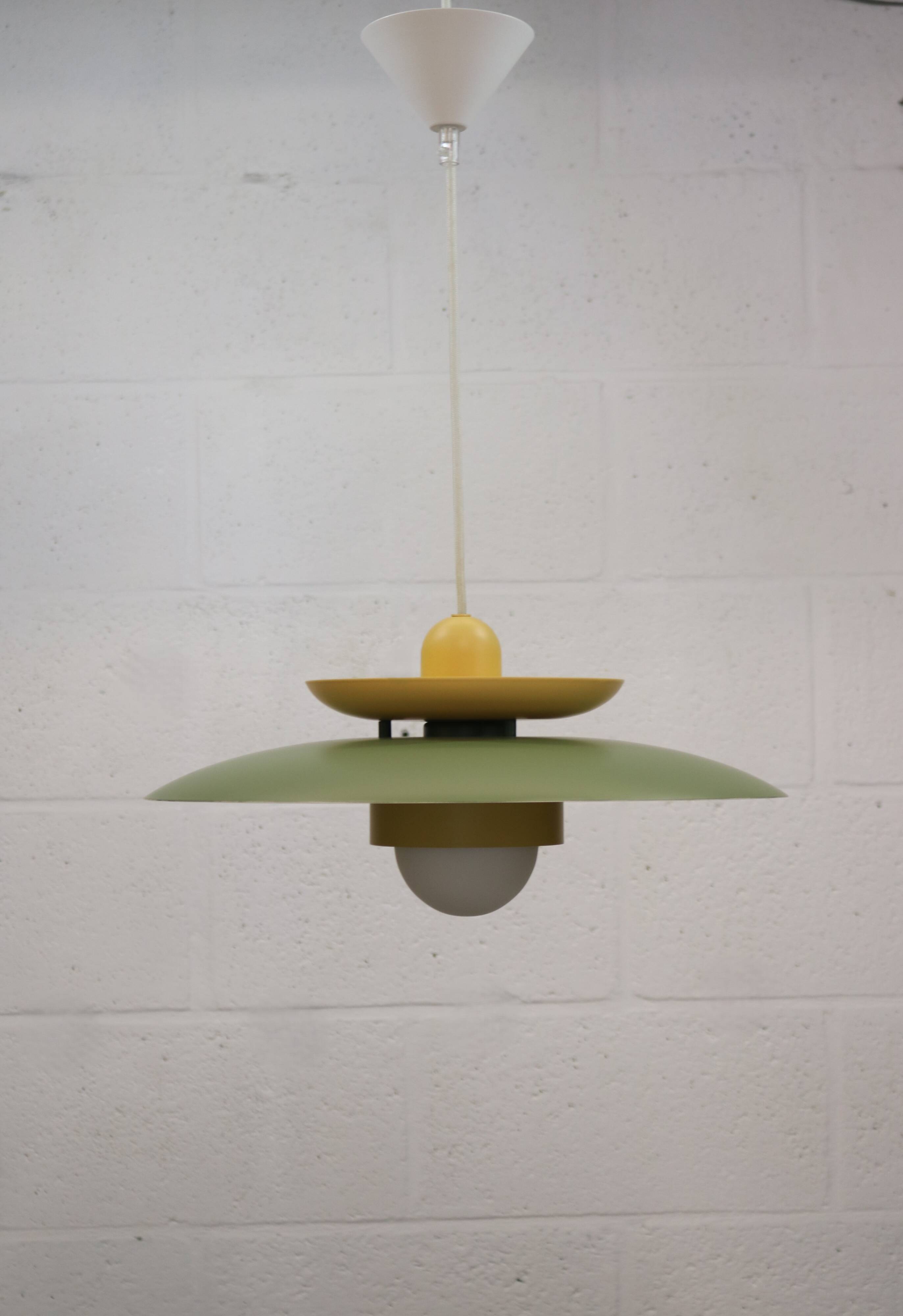 Lampe suspendue laquée verte vintage - Danemark 1980 -