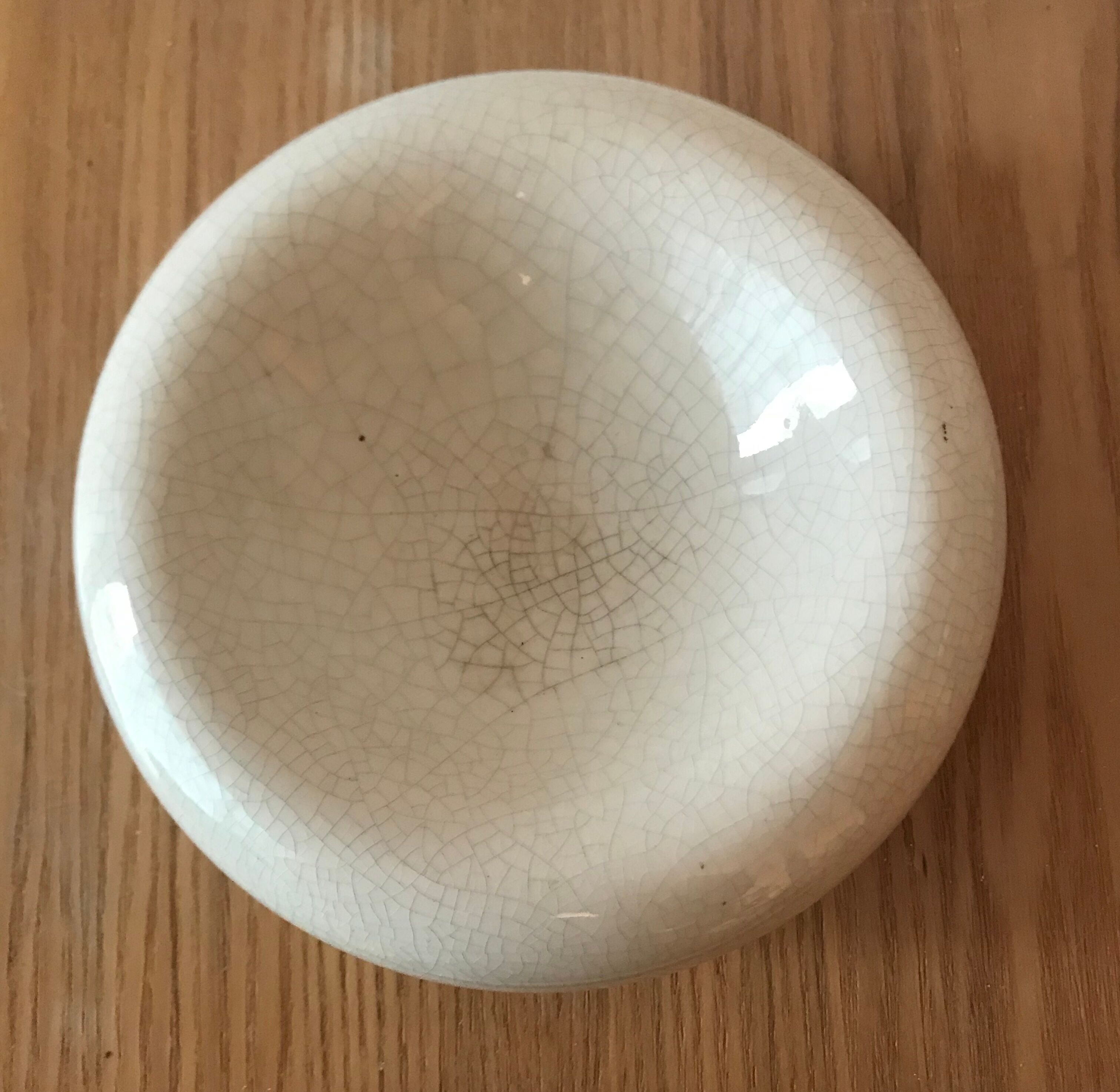 Empty pocket in cracked earthenware François Châtain