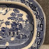 Angleterre XIXeme : grand plat en faience bleue blanche