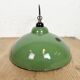 Lampe suspendue en émail vert industriel, années 1960
