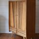 Armoire en bois et rotin